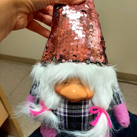 “Pretty in Pink” Gnome - Picture 4 of 10